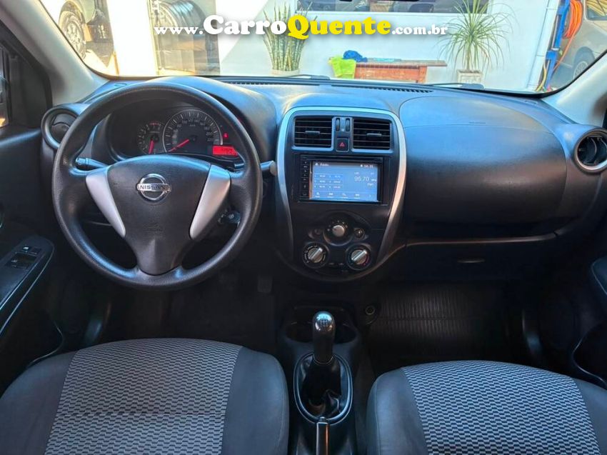 Nissan VERSA 1.0 12V FLEX 4P MANUAL - Loja