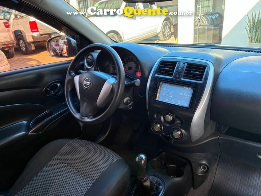 Nissan VERSA 1.0 12V FLEX 4P MANUAL - Loja