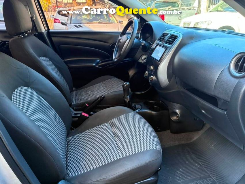 Nissan VERSA 1.0 12V FLEX 4P MANUAL - Loja