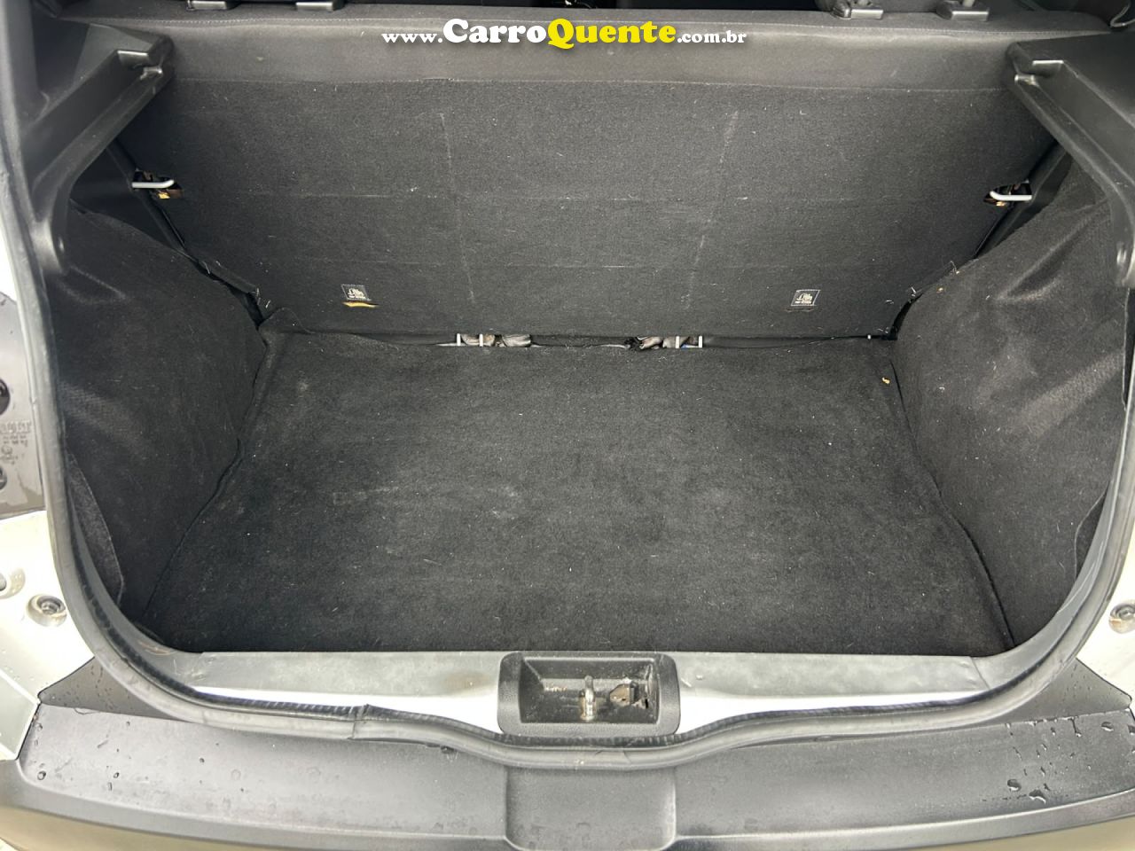 RENAULT   KWID ZEN 1.0 FLEX 12V 5P MEC.   PRATA 2018 1.0 FLEX - Loja