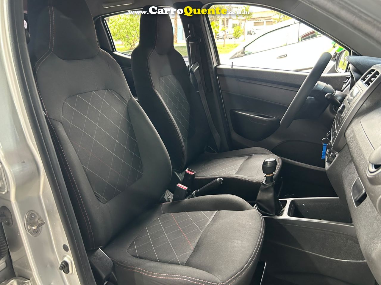 RENAULT   KWID ZEN 1.0 FLEX 12V 5P MEC.   PRATA 2018 1.0 FLEX - Loja