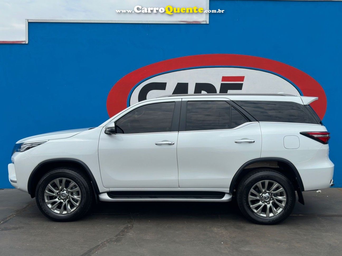 TOYOTA HILUX SW4 2.8 D-4D TURBO SRX 7L 4X4 2023 - Loja