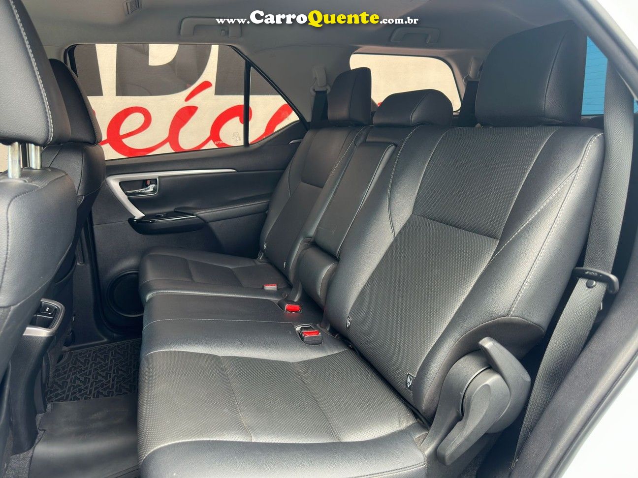 TOYOTA HILUX SW4 2.8 D-4D TURBO SRX 7L 4X4 2023 - Loja