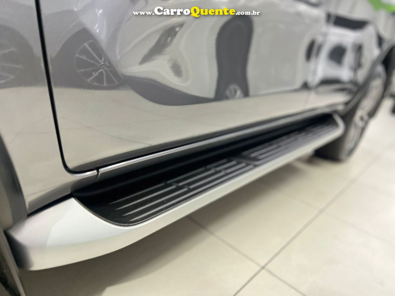 TOYOTA   HILUX SW4 SRX 4X4 2.8 TDI 16V DIES. AUT.   CINZA 2019 2.8 DIESEL - Loja