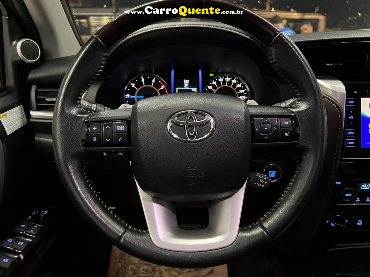 TOYOTA   HILUX SW4 SRX 4X4 2.8 TDI 16V DIES. AUT.   CINZA 2019 2.8 DIESEL - Loja