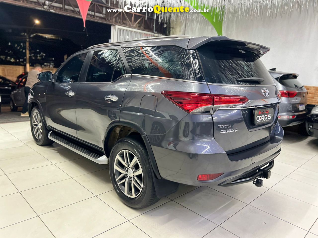 TOYOTA   HILUX SW4 SRX 4X4 2.8 TDI 16V DIES. AUT.   CINZA 2019 2.8 DIESEL - Loja