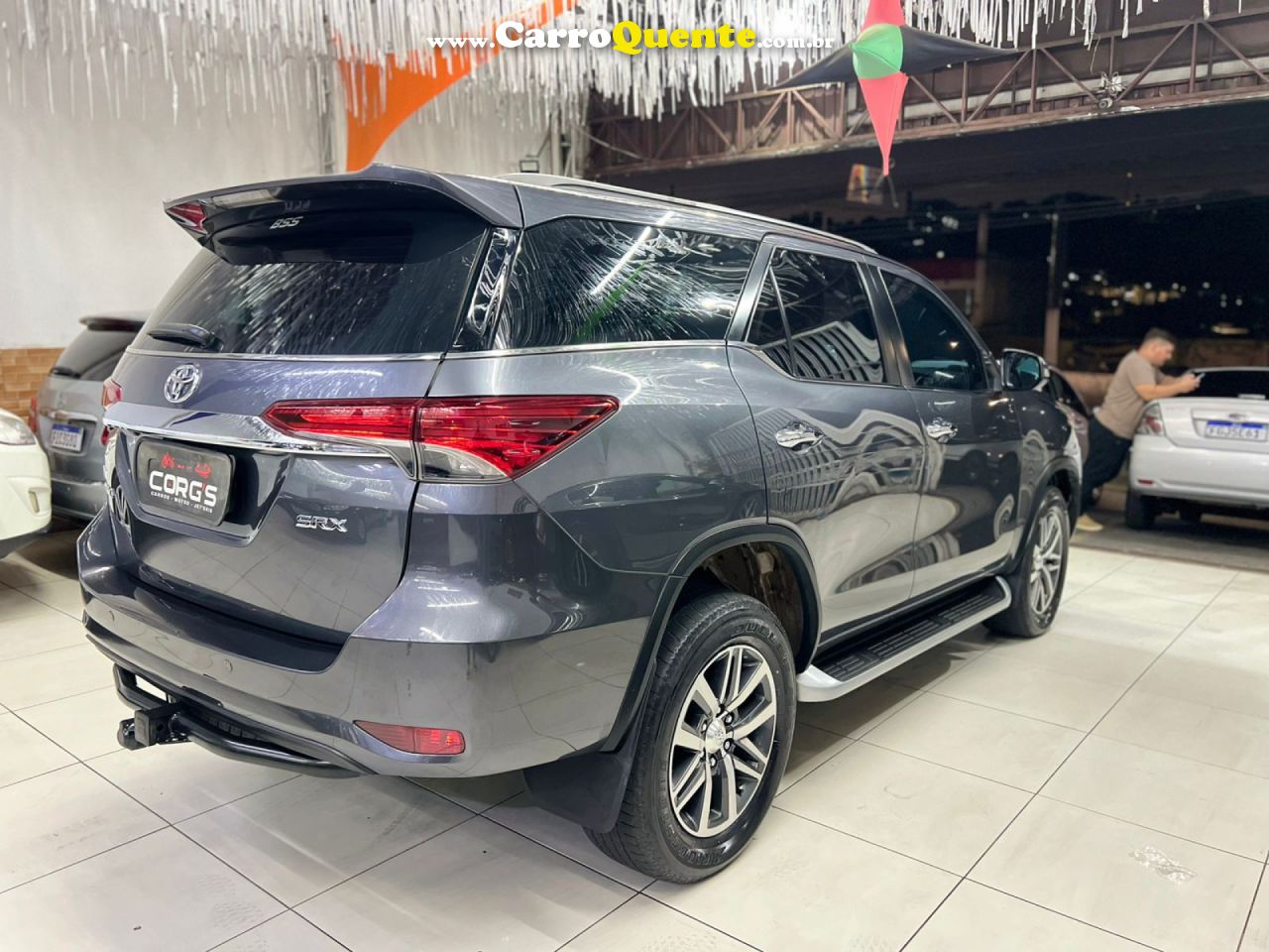 TOYOTA   HILUX SW4 SRX 4X4 2.8 TDI 16V DIES. AUT.   CINZA 2019 2.8 DIESEL - Loja