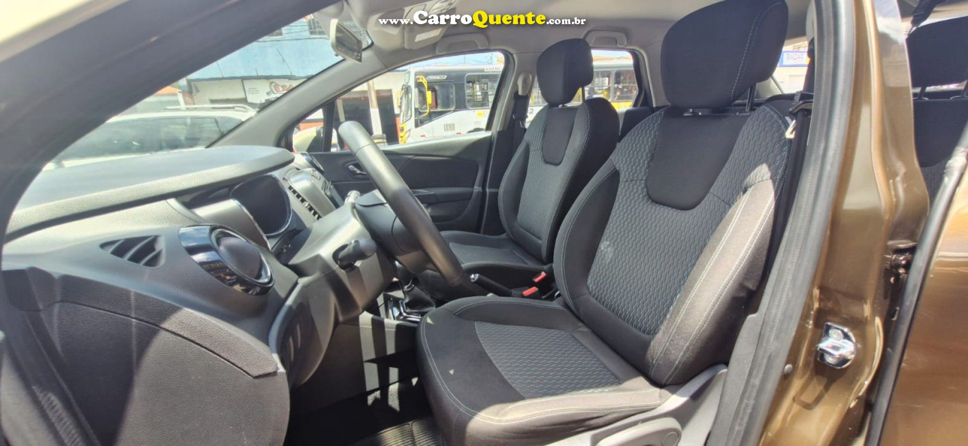 RENAULT   CAPTUR LIFE 1.6 16V FLEX 5P AUT.   MARROM 2019 1.6 FLEX - Loja