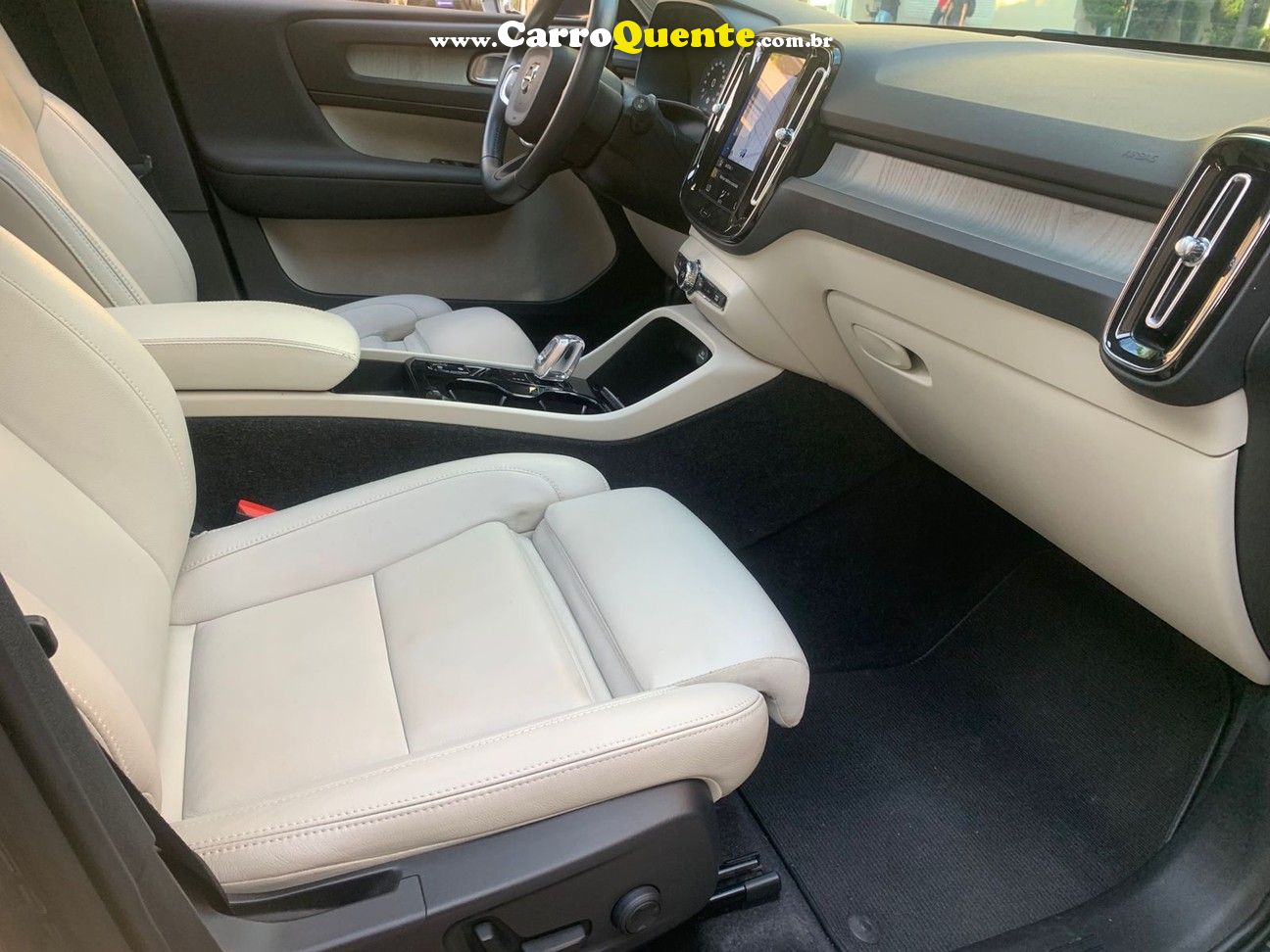 VOLVO XC40 1.5 T5 RECHARGE INSCRIPTION 2021 - Loja
