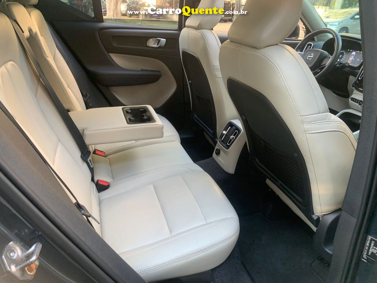 VOLVO XC40 1.5 T5 RECHARGE INSCRIPTION 2021 - Loja