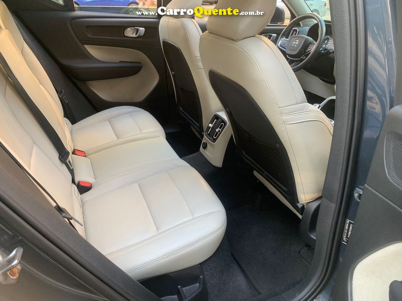 VOLVO XC40 1.5 T5 RECHARGE INSCRIPTION 2021 - Loja