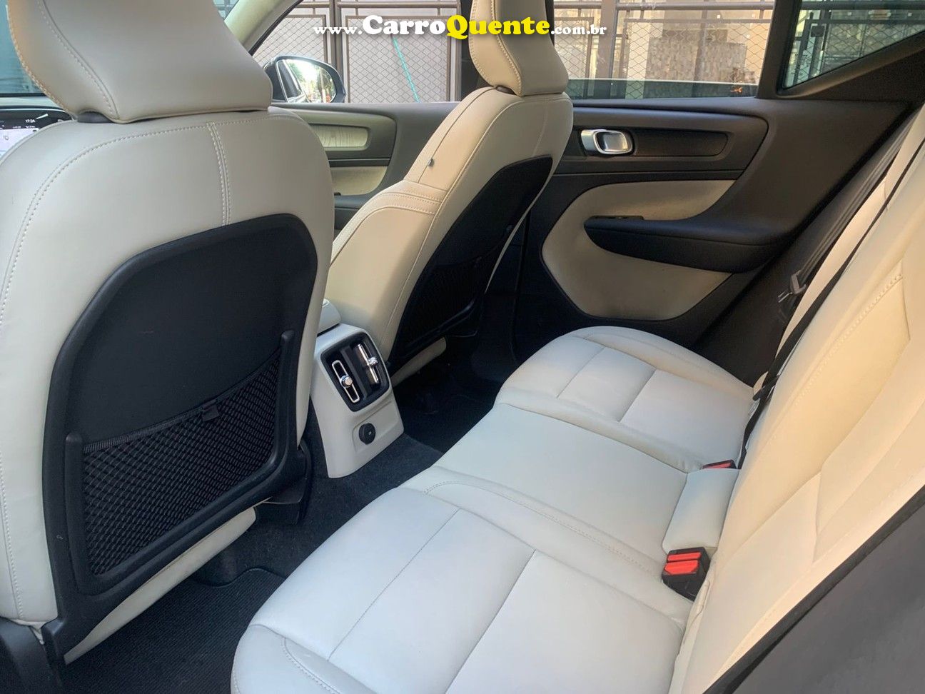 VOLVO XC40 1.5 T5 RECHARGE INSCRIPTION 2021 - Loja