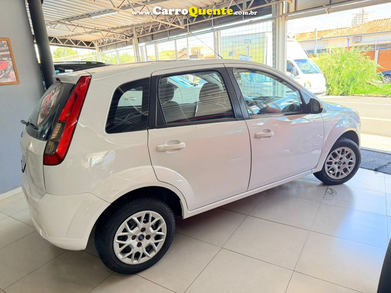 FORD   FIESTA SE 1.0 8V FLEX 5P   BRANCO 2014 1.0 FLEX - Loja