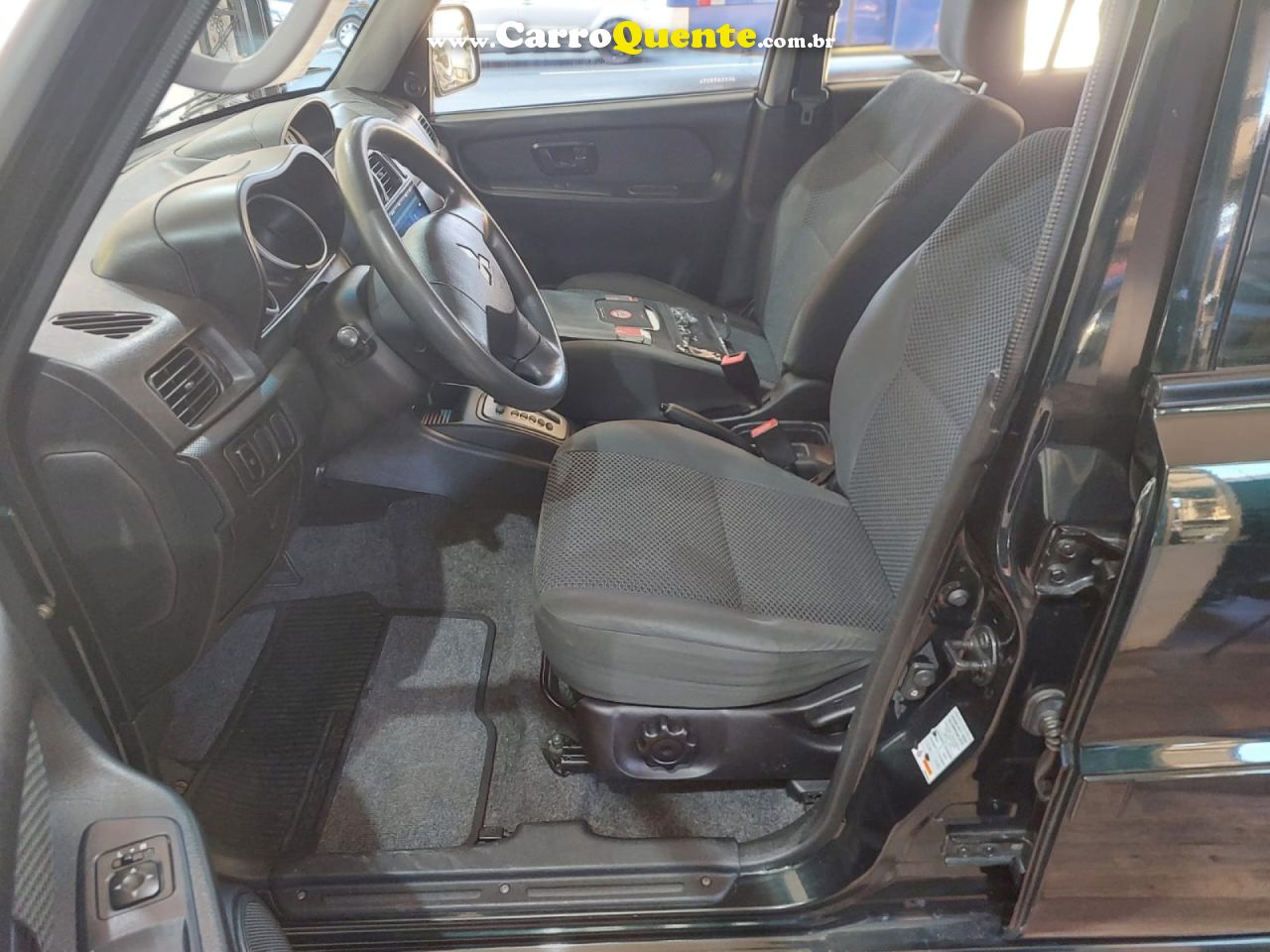 MITSUBISHI   PAJERO TR4 2.0 FLEX 16V 4X2 AUT.   VERDE 2012 2.0 FLEX - Loja