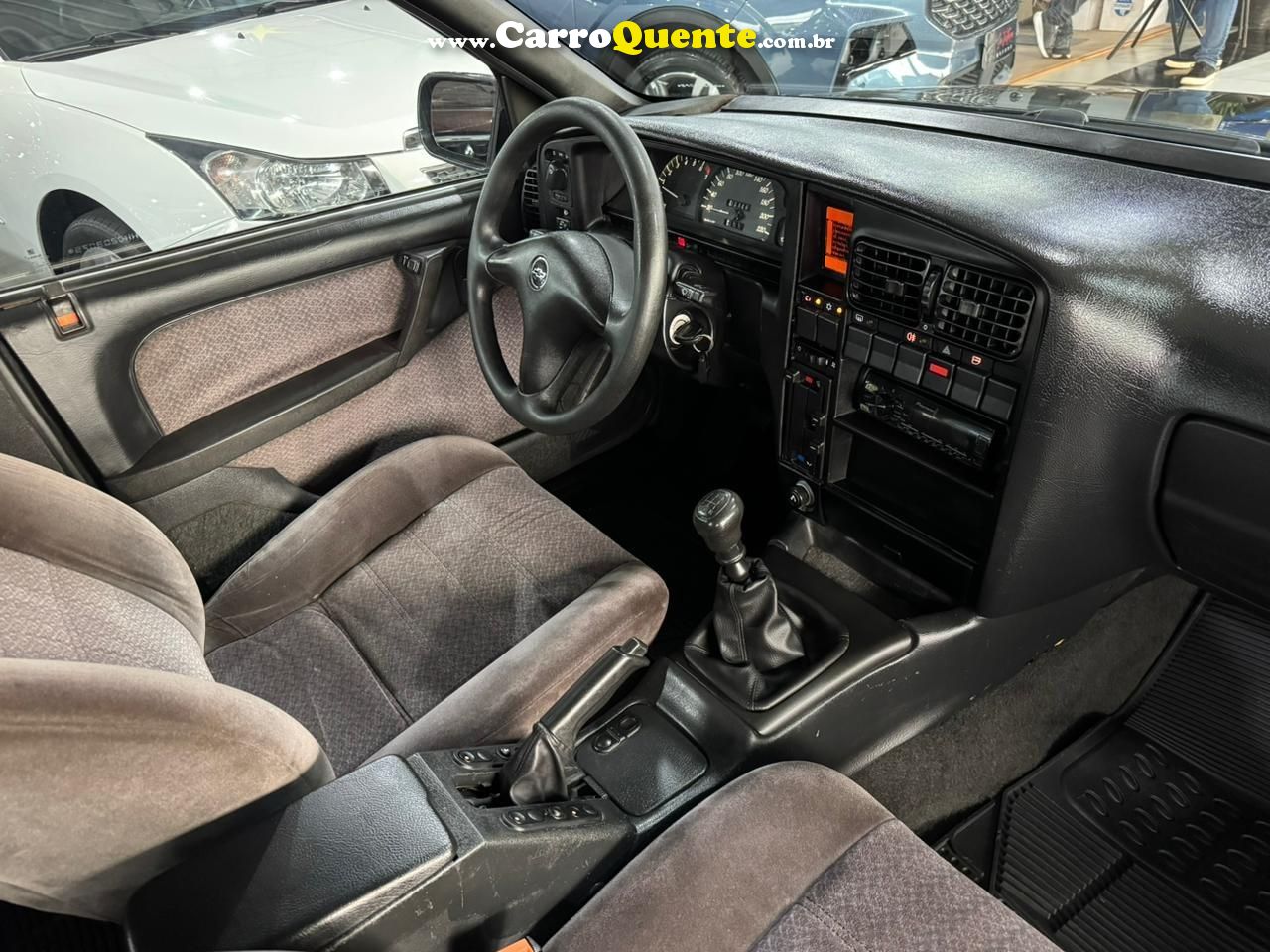 CHEVROLET OMEGA 2.2 MPFI GLS 8V 1998 - Loja