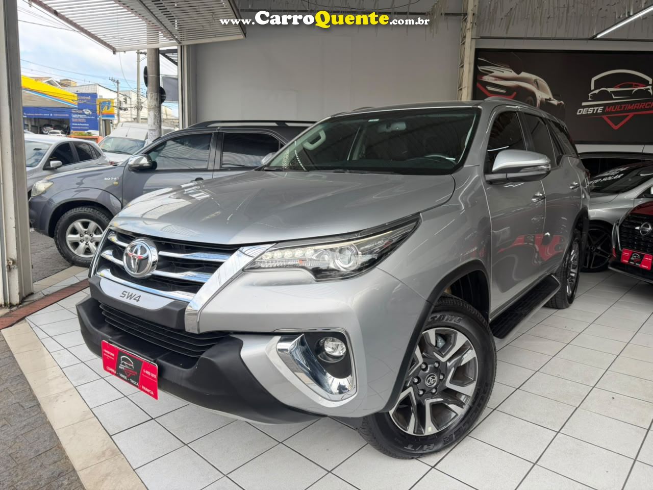 TOYOTA   HILUX SW4 SRX 4X4 2.8 TDI 16V DIES. AUT.   PRATA 2020 2.8 DIESEL - Loja