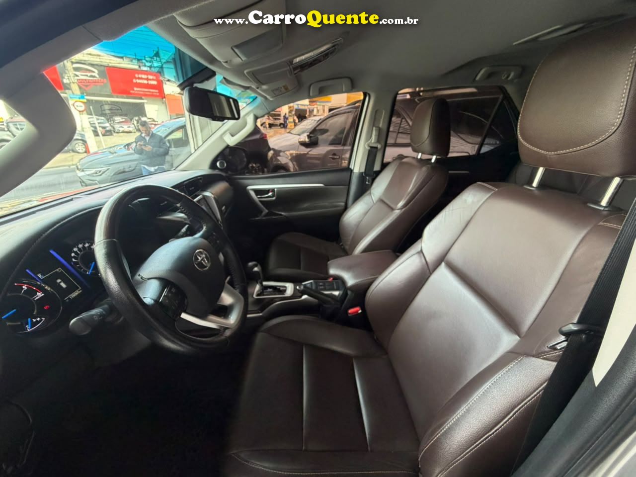 TOYOTA   HILUX SW4 SRX 4X4 2.8 TDI 16V DIES. AUT.   PRATA 2020 2.8 DIESEL - Loja