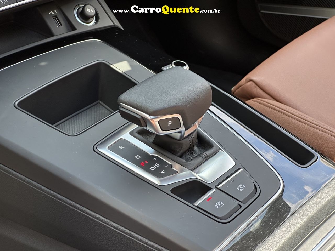 AUDI   Q5 SB P BLACK. 2.0 TFSIE S.TR. QT (HIB.)   PRETO 2024 2.0 GASOLINA E ELÉTRICO - Loja