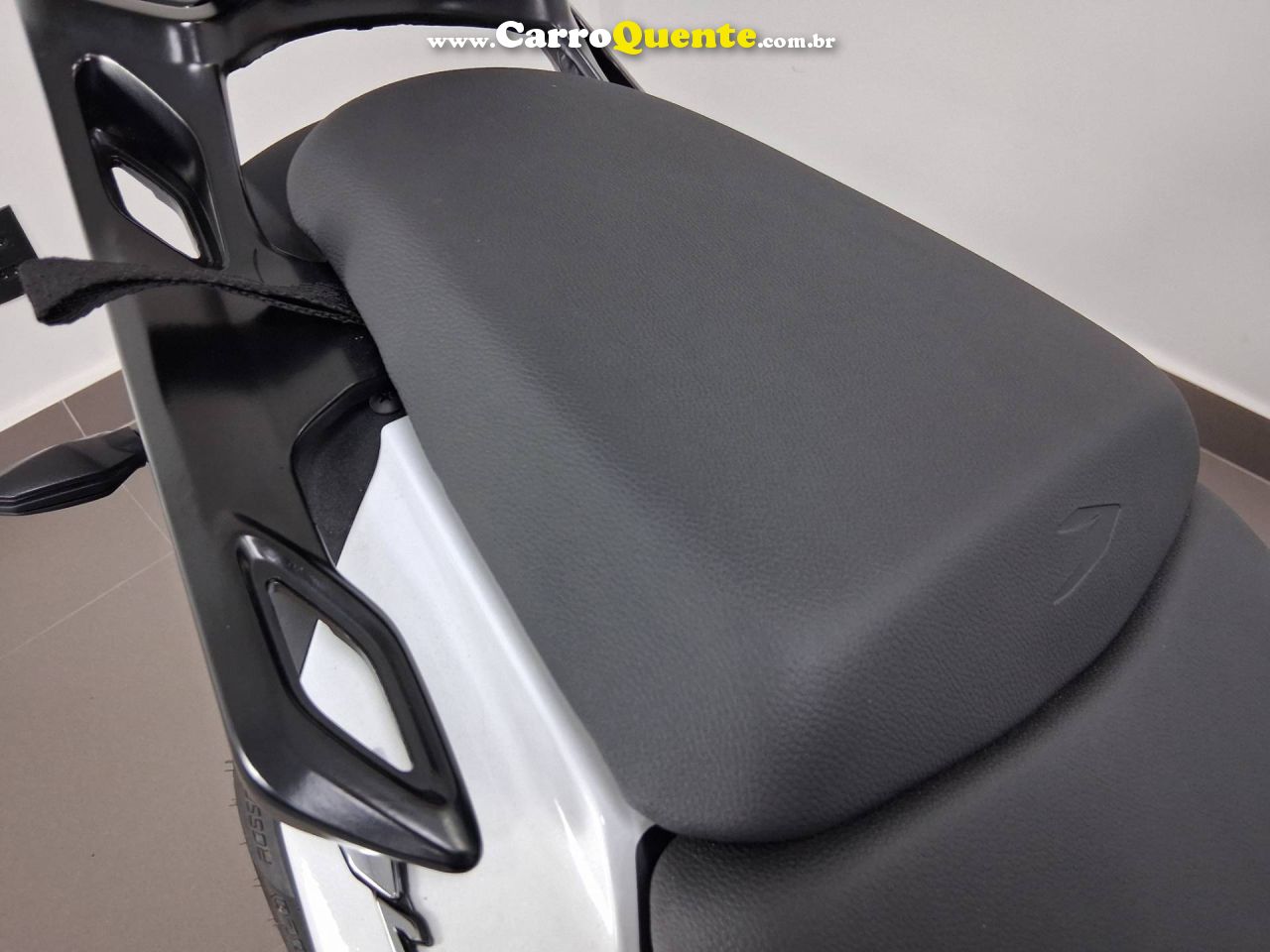 BAJAJ DOMINAR 400 2026 - Loja