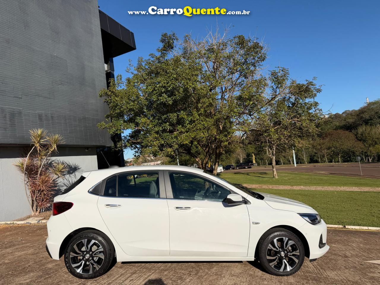CHEVROLET   ONIX HATCH PREM. 1.0 12V TB FLEX 5P AUT.   BRANCO 2025 1.0 FLEX - Loja