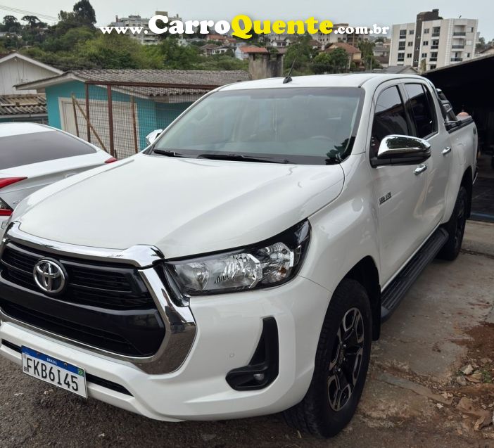 Toyota HILUX 2.8 D-4D TURBO DIESEL CD SRV 4X4 AUTOMÁTICO - Loja