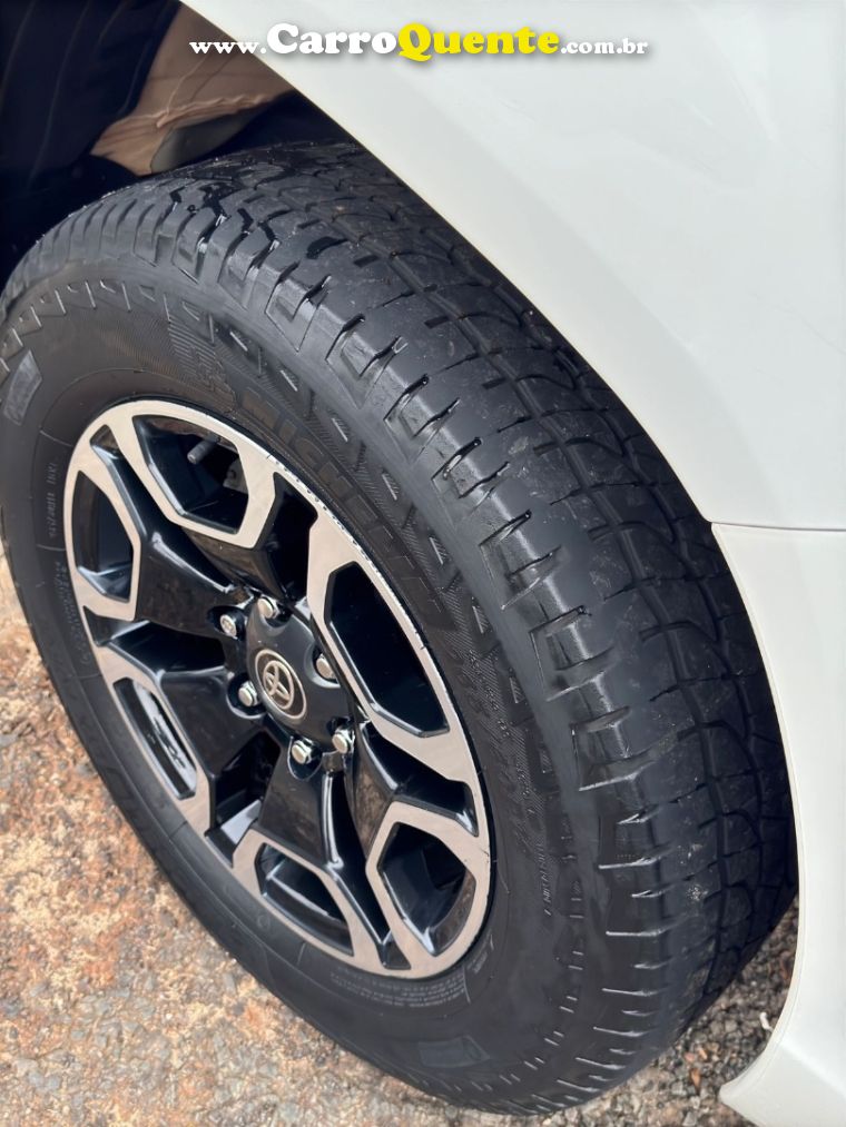 Toyota HILUX 2.8 D-4D TURBO DIESEL CD SRV 4X4 AUTOMÁTICO - Loja