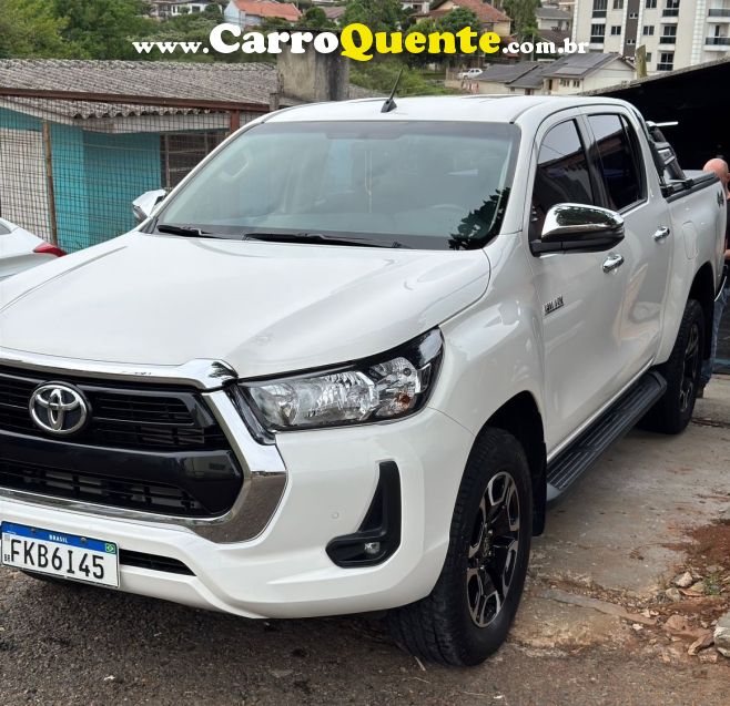 Toyota HILUX 2.8 D-4D TURBO DIESEL CD SRV 4X4 AUTOMÁTICO - Loja