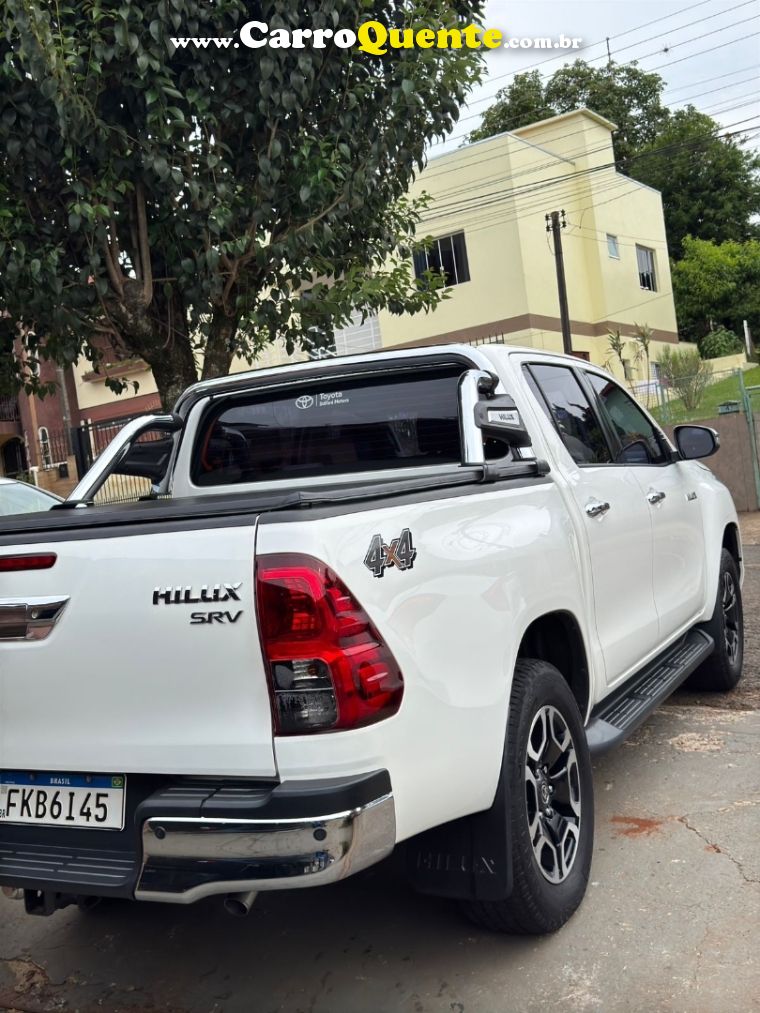 Toyota HILUX 2.8 D-4D TURBO DIESEL CD SRV 4X4 AUTOMÁTICO - Loja