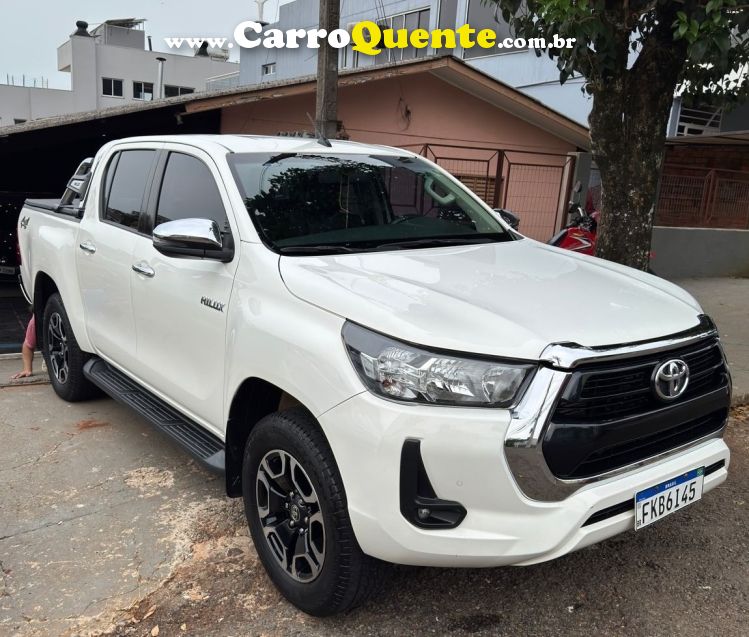 Toyota HILUX 2.8 D-4D TURBO DIESEL CD SRV 4X4 AUTOMÁTICO - Loja