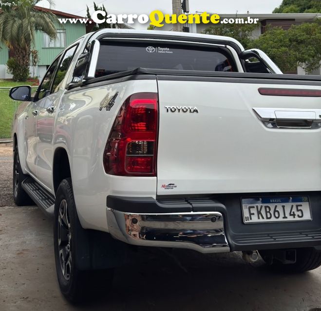 Toyota HILUX 2.8 D-4D TURBO DIESEL CD SRV 4X4 AUTOMÁTICO - Loja