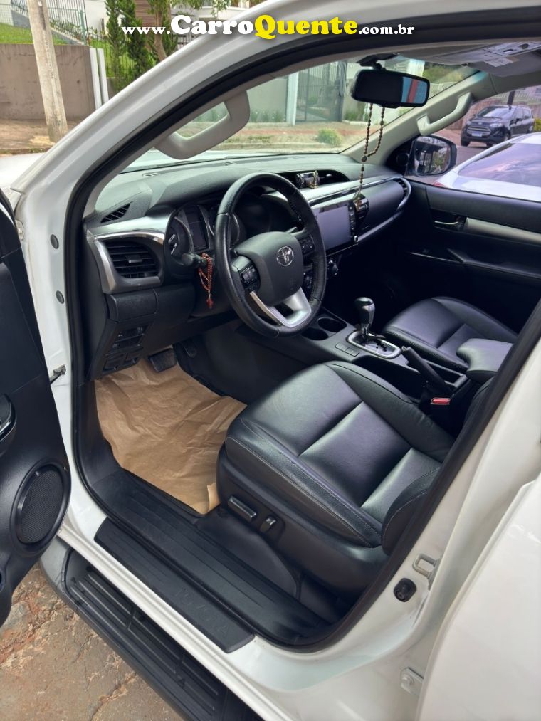 Toyota HILUX 2.8 D-4D TURBO DIESEL CD SRV 4X4 AUTOMÁTICO - Loja