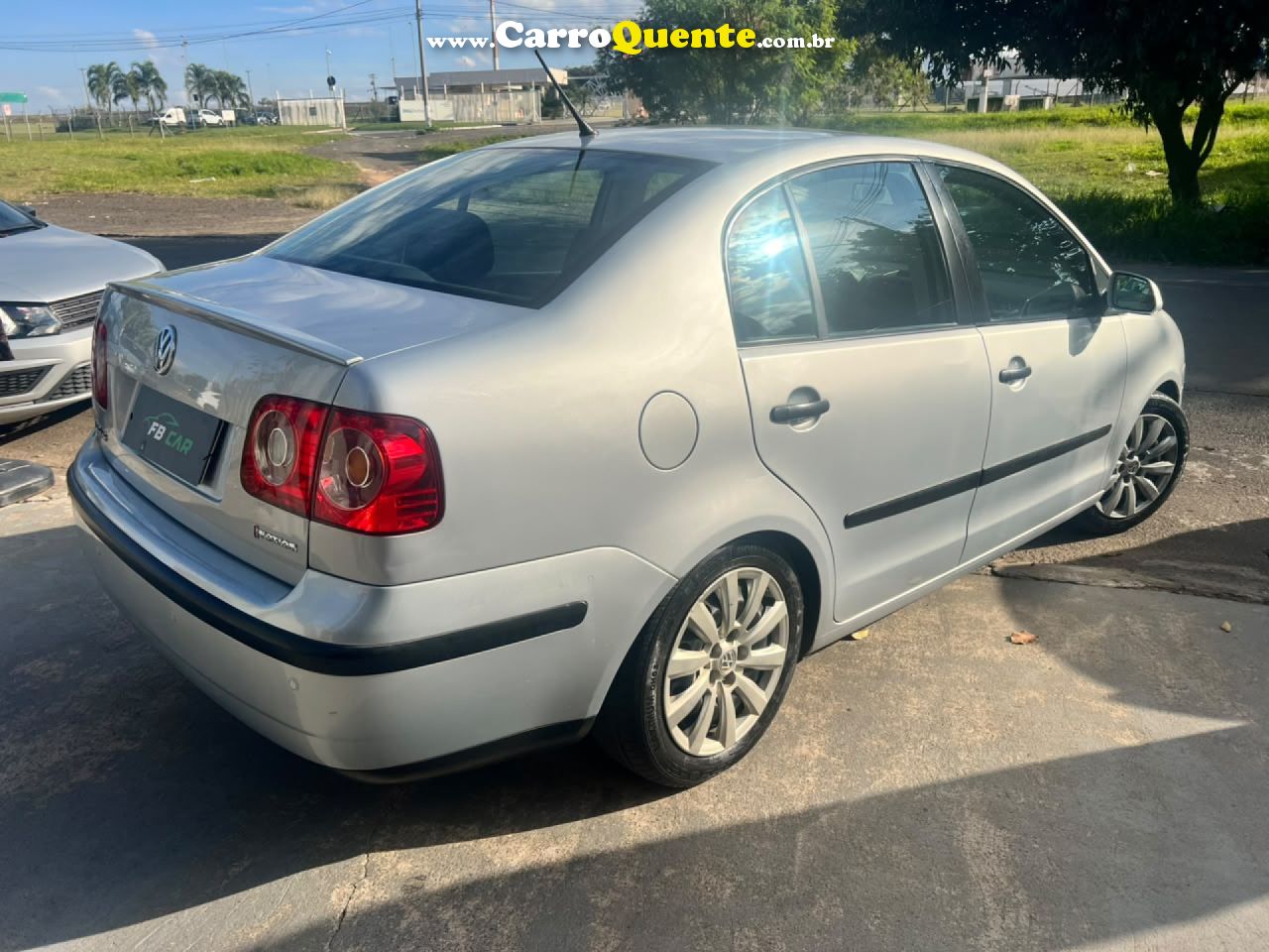 VOLKSWAGEN   POLO SEDAN I MOTION  1.6 TOTAL FLEX  4P   PRATA 2010 1.6 FLEX - Loja