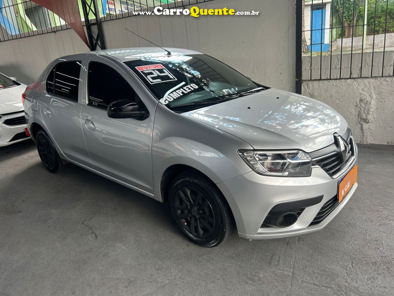 RENAULT   LOGAN ZEN FLEX 1.0 12V 4P MEC.   PRATA 2024 1.0 FLEX - Loja
