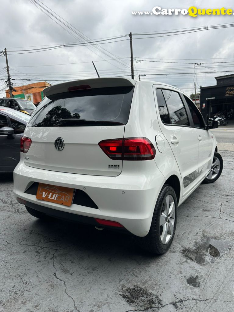 VOLKSWAGEN   FOX ROCK IN RIO 1.6 MI TOTAL FLEX 8V 5P   BRANCO 2016 1.6 FLEX - Loja
