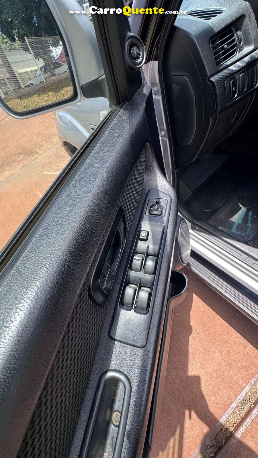 MITSUBISHI PAJERO TR4 2.0 4X2 16V 140CV 2012 - Loja