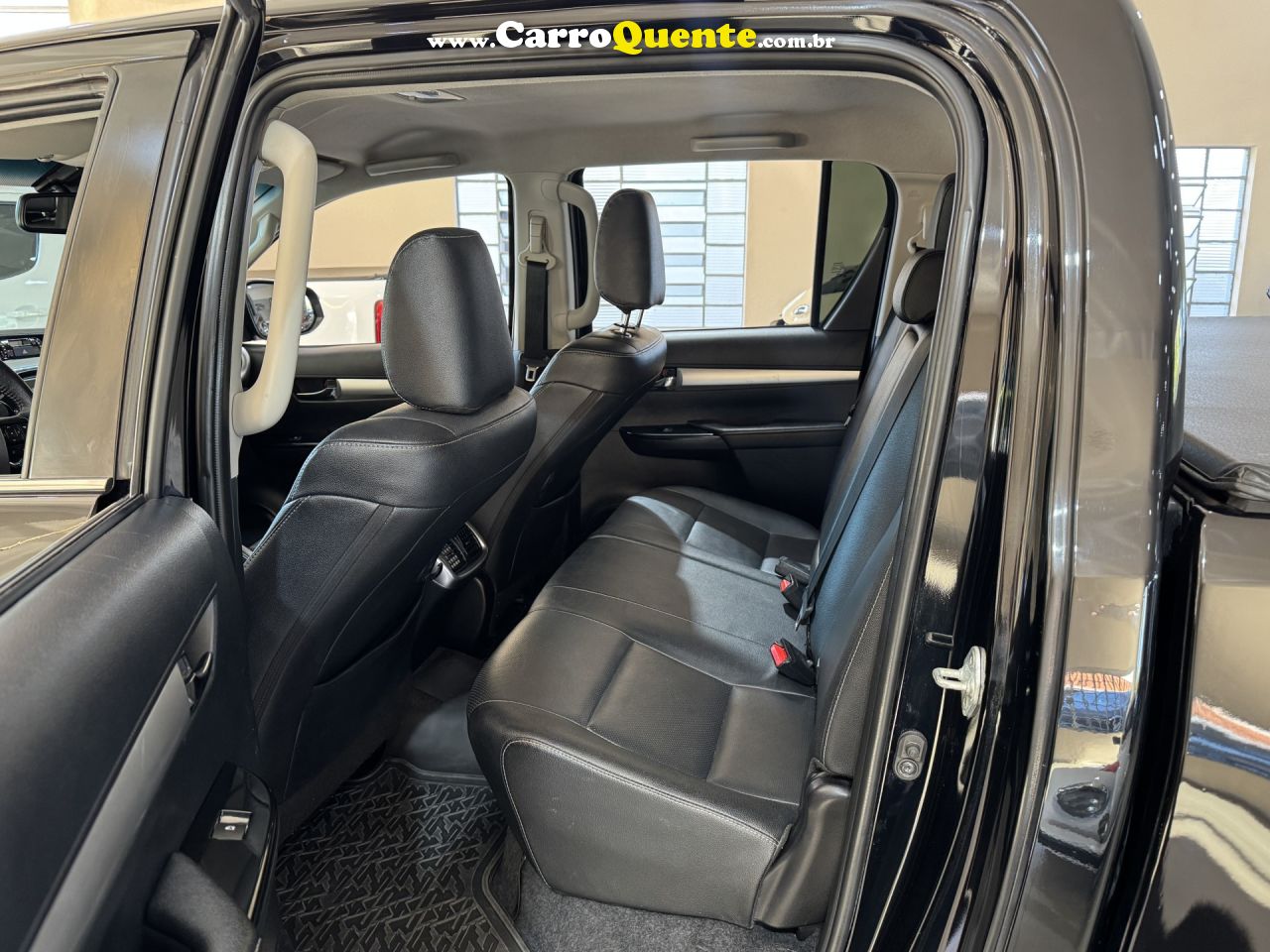 TOYOTA   HILUX CD SRX 4X4 2.8 TDI 16V DIESEL AUT.   PRETO 2021 2.8 DIESEL - Loja