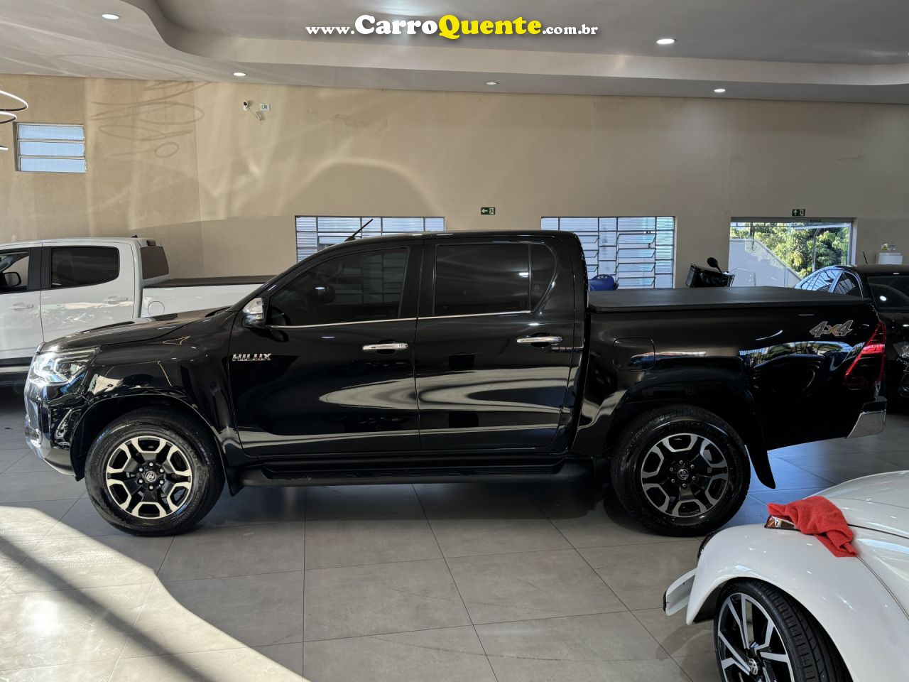 TOYOTA   HILUX CD SRX 4X4 2.8 TDI 16V DIESEL AUT.   PRETO 2021 2.8 DIESEL - Loja