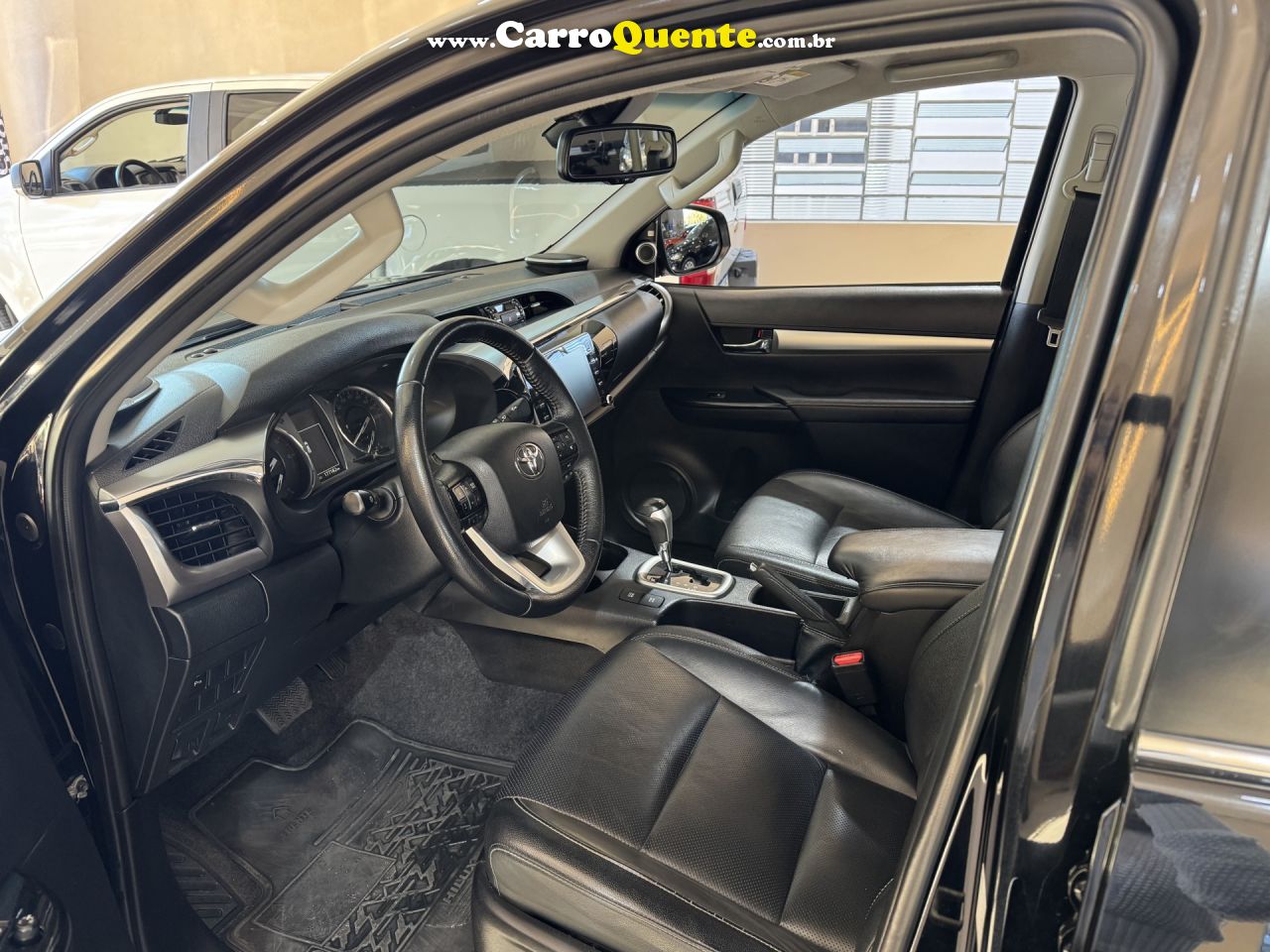 TOYOTA   HILUX CD SRX 4X4 2.8 TDI 16V DIESEL AUT.   PRETO 2021 2.8 DIESEL - Loja
