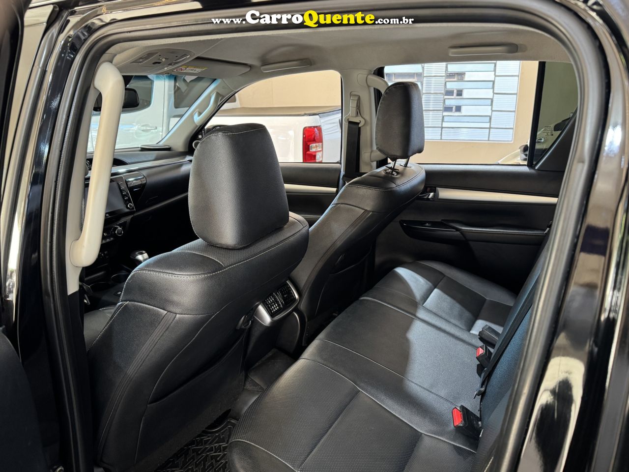 TOYOTA   HILUX CD SRX 4X4 2.8 TDI 16V DIESEL AUT.   PRETO 2021 2.8 DIESEL - Loja