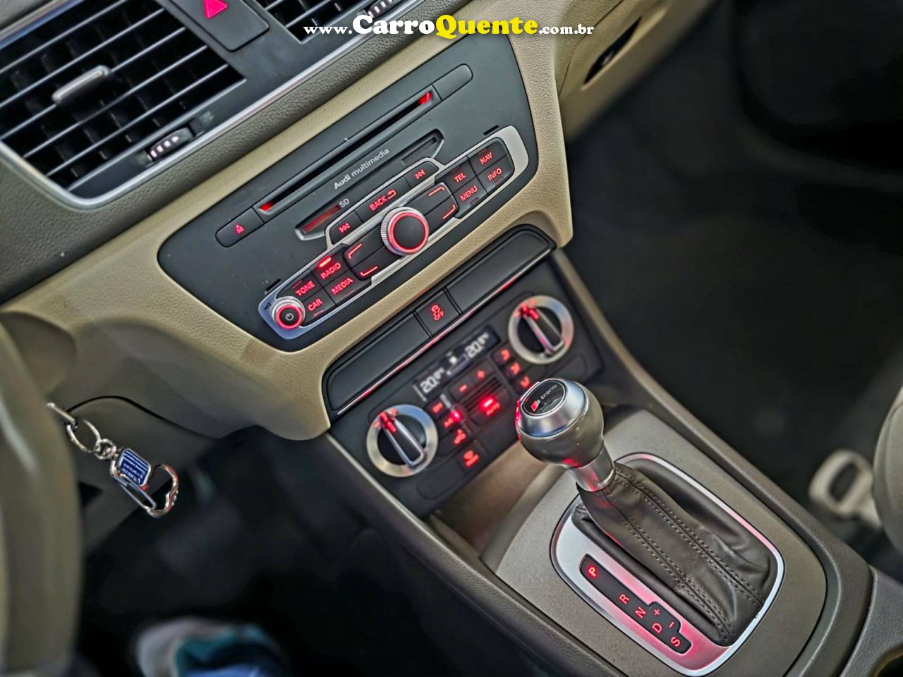 AUDI Q3 2.0 TFSI AMBIENTE QUATTRO 2015 - Loja