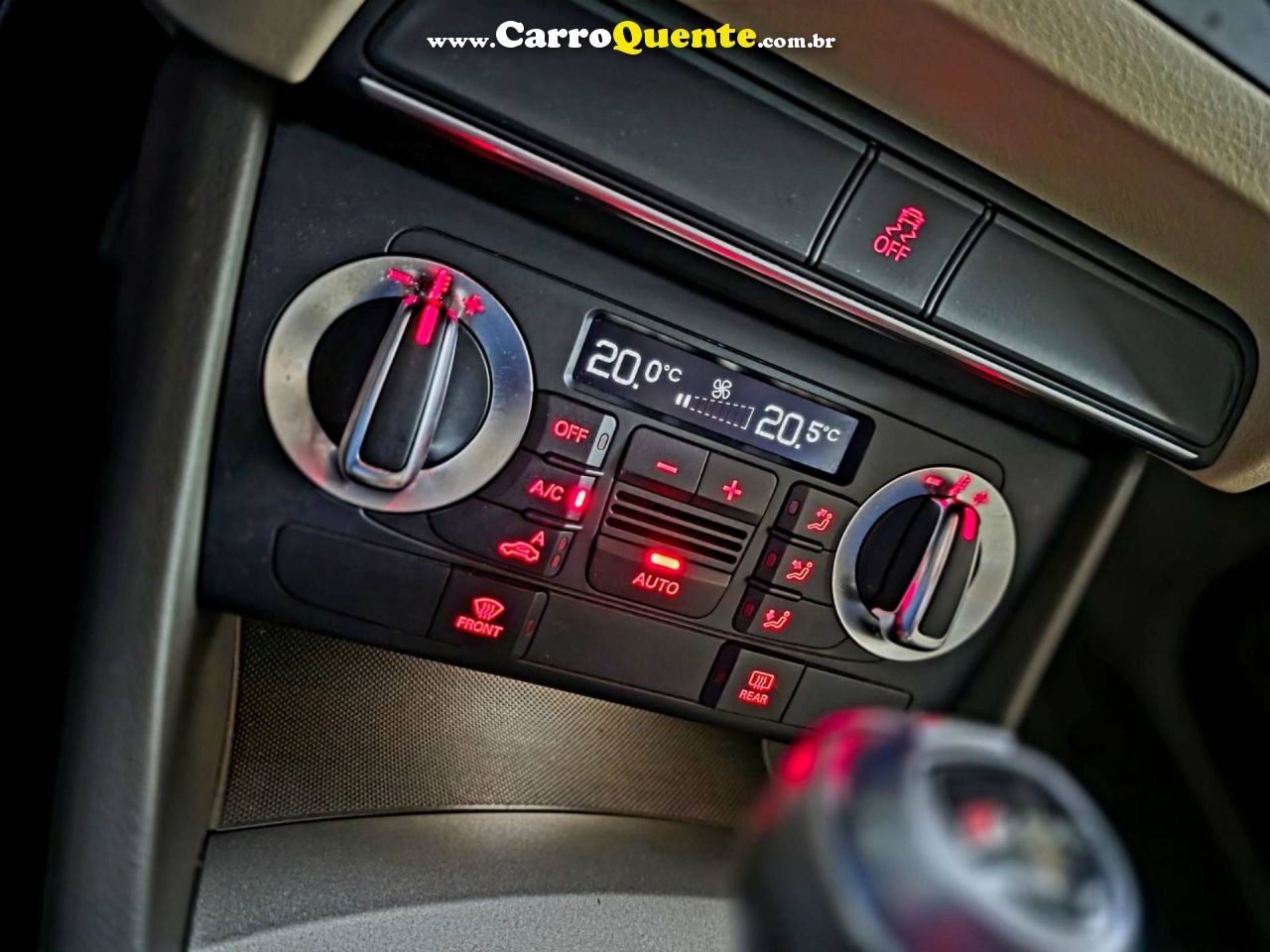 AUDI Q3 2.0 TFSI AMBIENTE QUATTRO 2015 - Loja