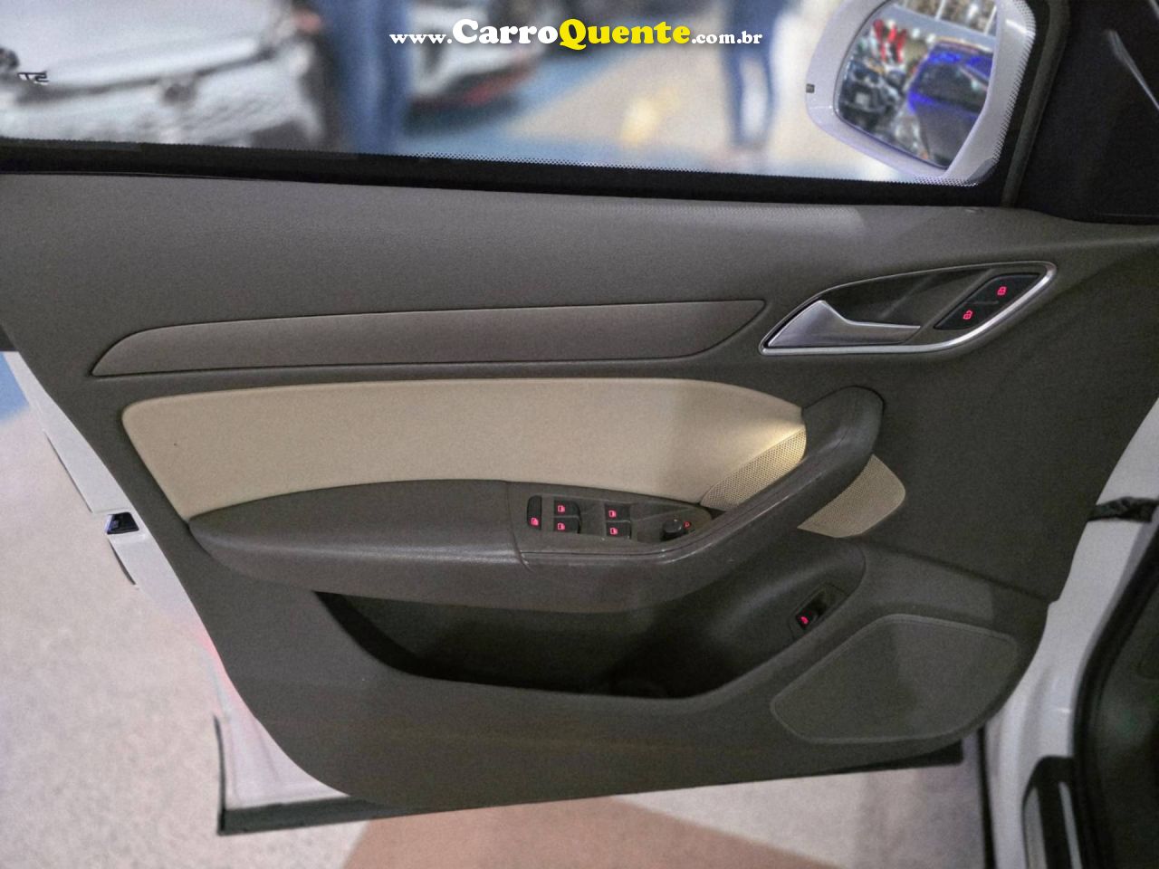 AUDI Q3 2.0 TFSI AMBIENTE QUATTRO 2015 - Loja