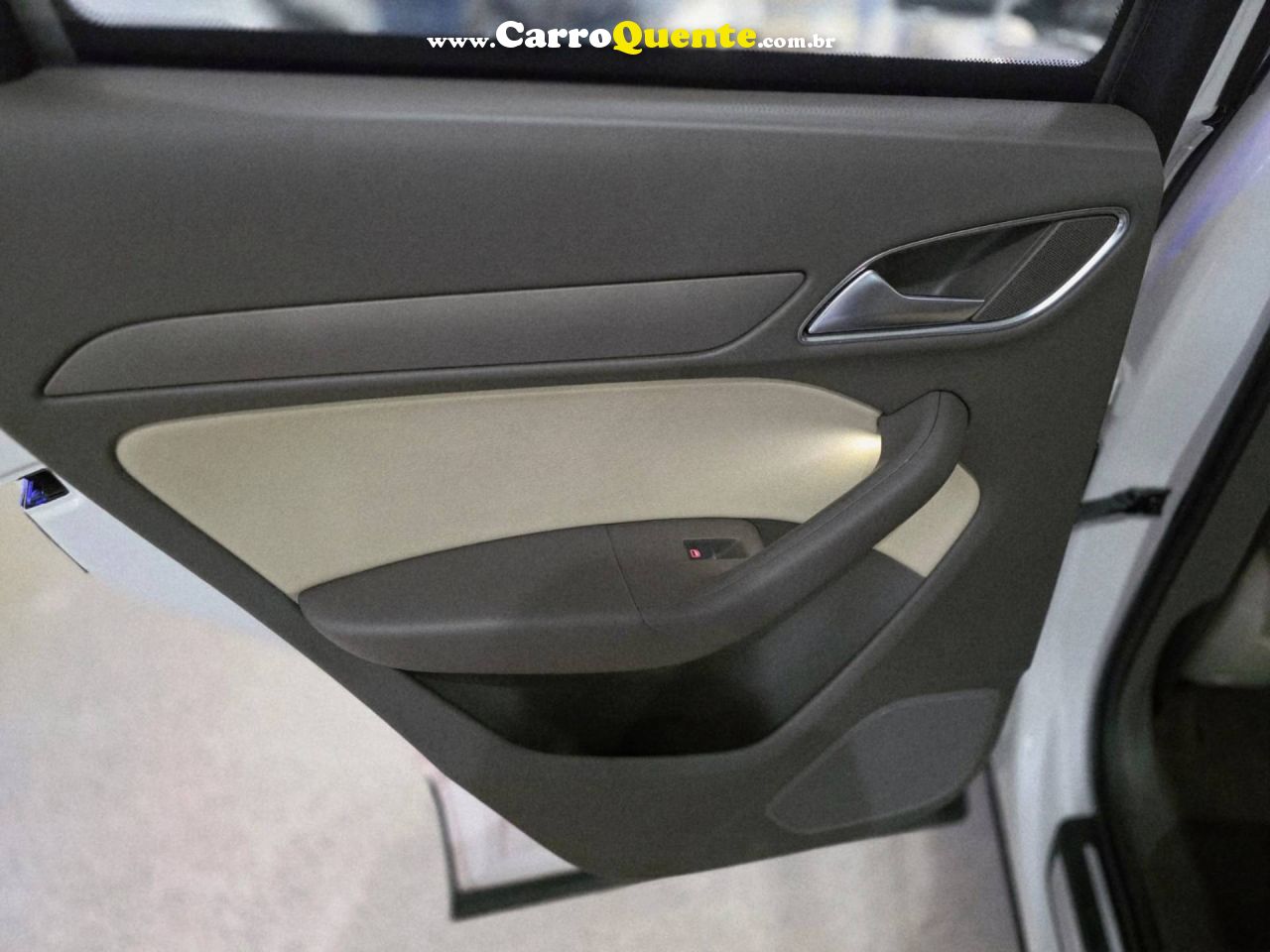 AUDI Q3 2.0 TFSI AMBIENTE QUATTRO 2015 - Loja