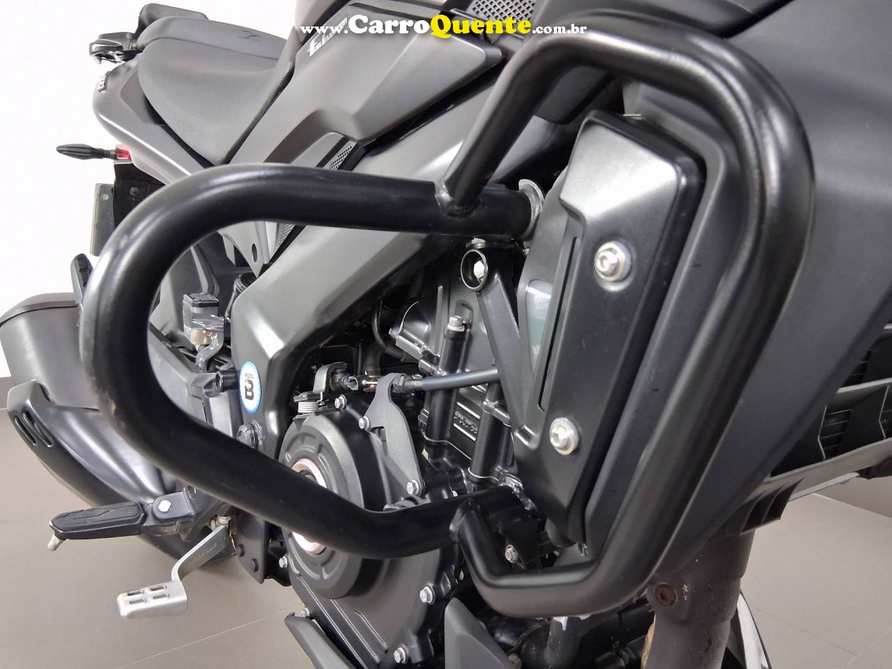 BAJAJ DOMINAR 400 2025 - Loja