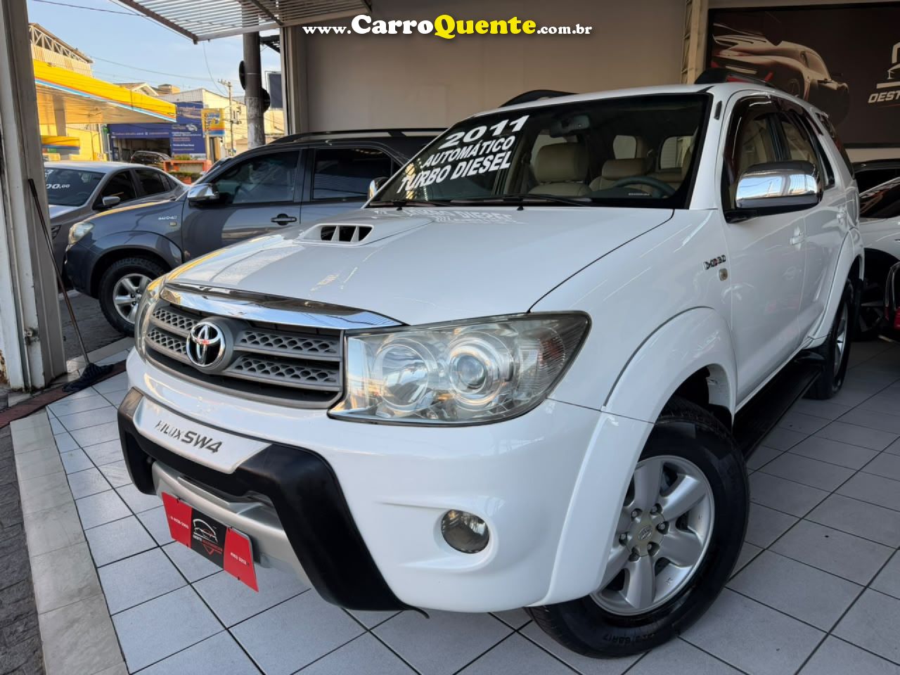 TOYOTA   HILUX SW4 SRV D4-D 4X4 3.0 TDI DIES. AUT   BRANCO 2011 3.0 DIESEL - Loja