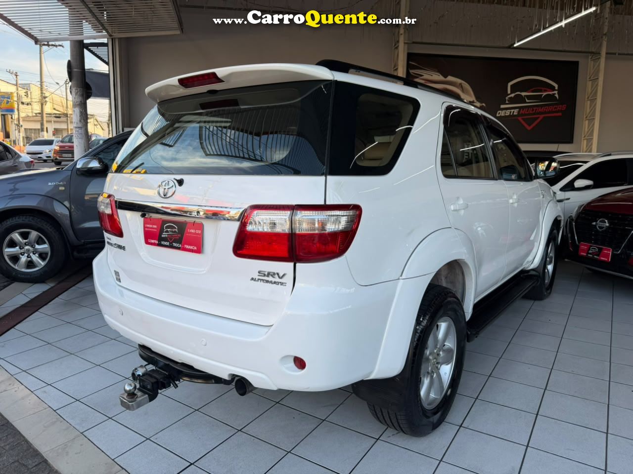 TOYOTA   HILUX SW4 SRV D4-D 4X4 3.0 TDI DIES. AUT   BRANCO 2011 3.0 DIESEL - Loja