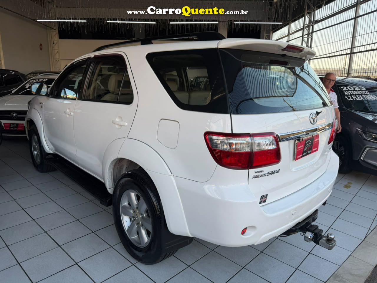 TOYOTA   HILUX SW4 SRV D4-D 4X4 3.0 TDI DIES. AUT   BRANCO 2011 3.0 DIESEL - Loja