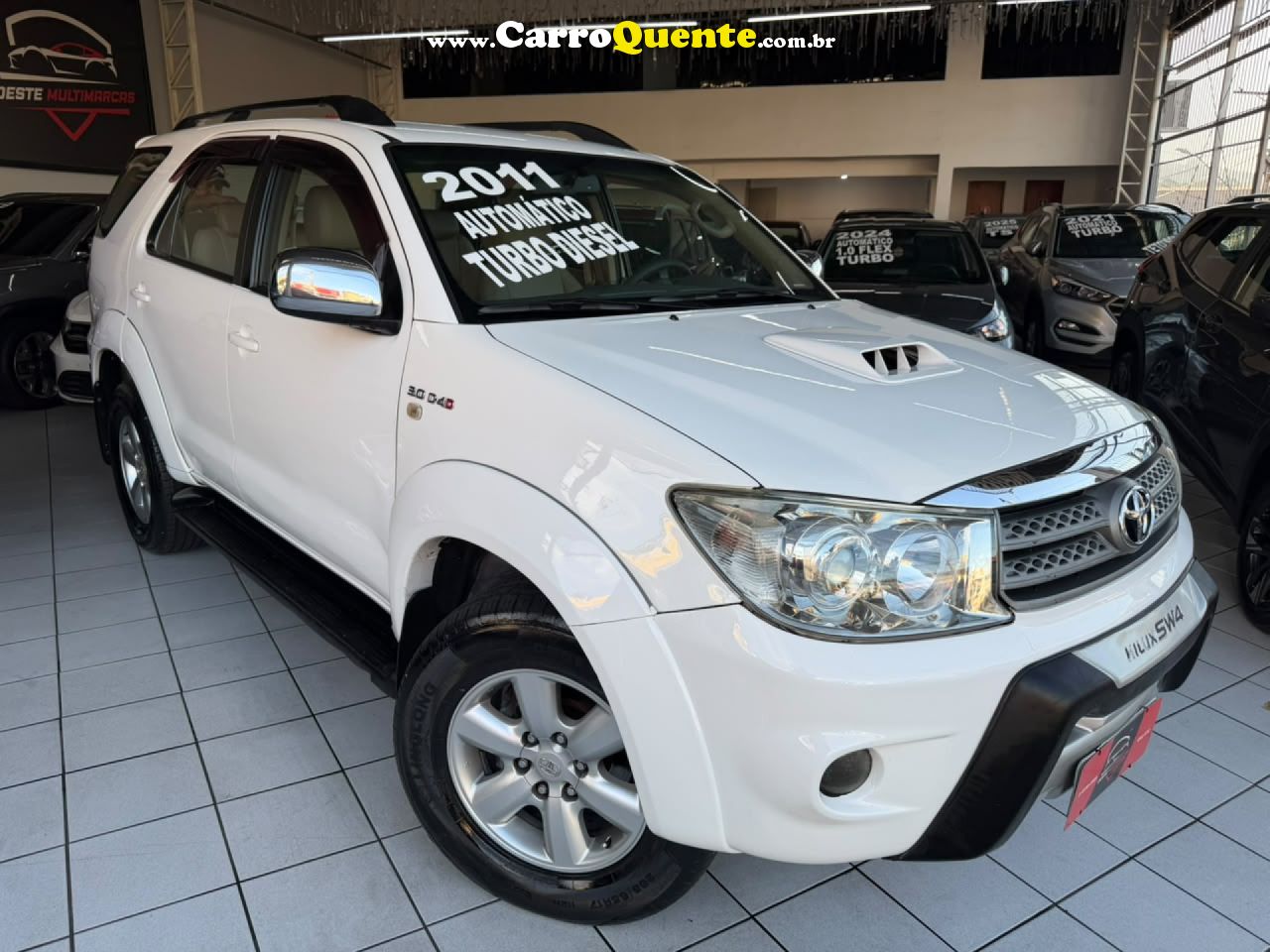 TOYOTA   HILUX SW4 SRV D4-D 4X4 3.0 TDI DIES. AUT   BRANCO 2011 3.0 DIESEL - Loja