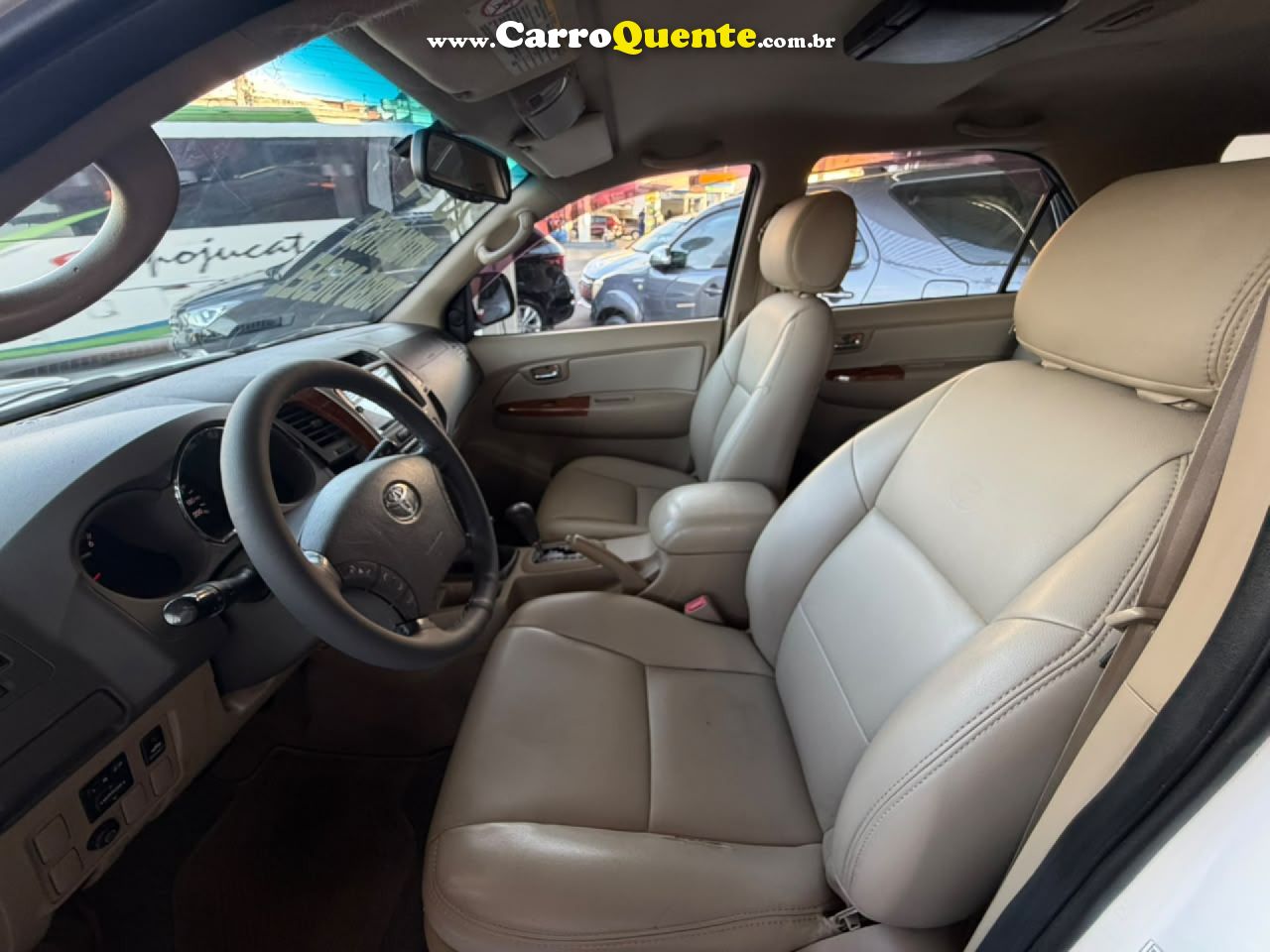 TOYOTA   HILUX SW4 SRV D4-D 4X4 3.0 TDI DIES. AUT   BRANCO 2011 3.0 DIESEL - Loja