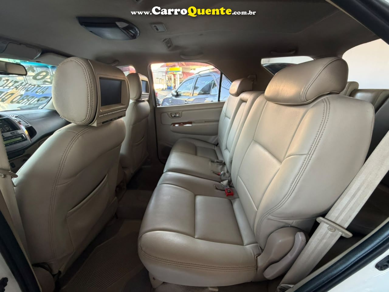 TOYOTA   HILUX SW4 SRV D4-D 4X4 3.0 TDI DIES. AUT   BRANCO 2011 3.0 DIESEL - Loja